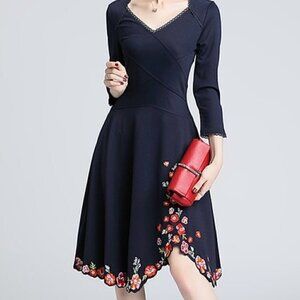 Vicky and Lucas Navy V-Neck Floral Hem Dress Size M